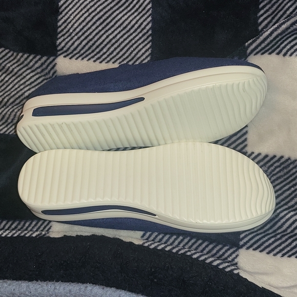 Shoes - Picture 3 of 3